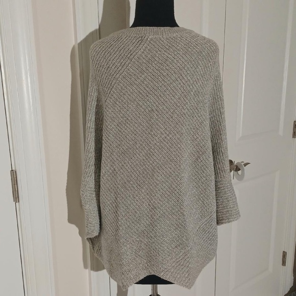 ROMEO & JULIET COUTURE Grey Ribbed Batwing Pullover Sweater - Picture 3 of 5